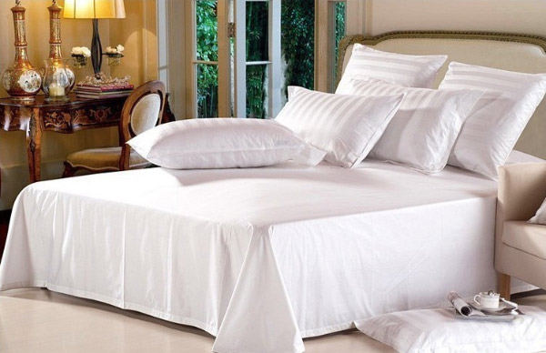 白色缎条三件套